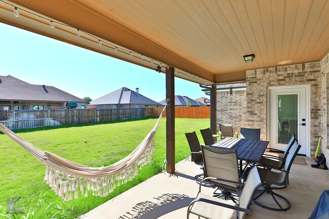 Building Photo - 4 bedroom, EXECUTIVE RENTAL!