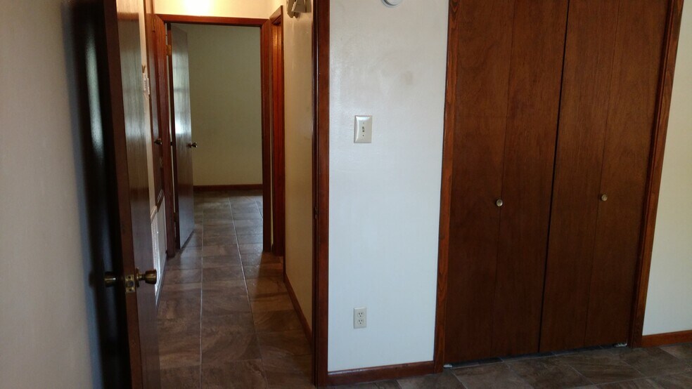 Building Photo - 120 Debra Ln