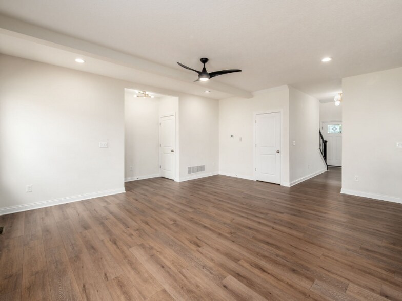Building Photo - 7343 Quailview Dr