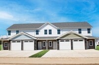 Building Photo - Villas at Sandy Creek