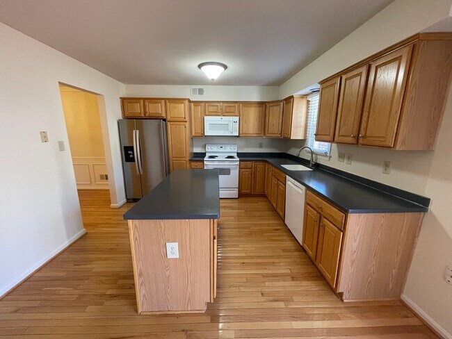 Building Photo - Luxurious And Spacious 3 Bed 2 Bath Brick Townhouse In Tysons Station