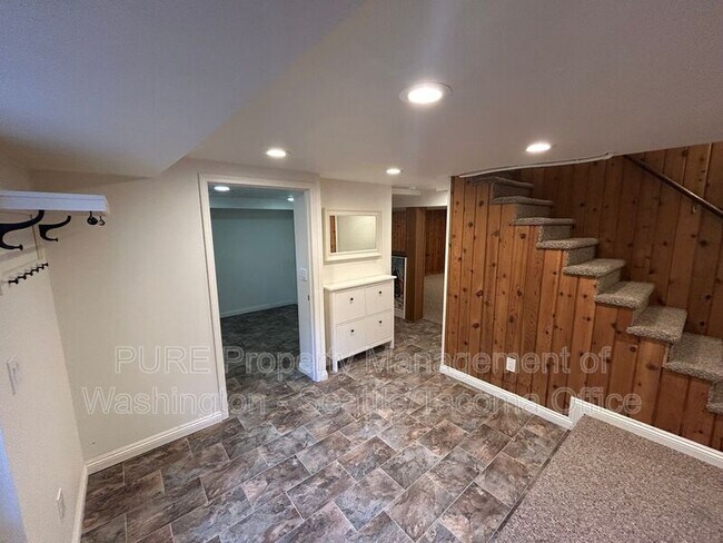 Building Photo - 208 N Washington Ave