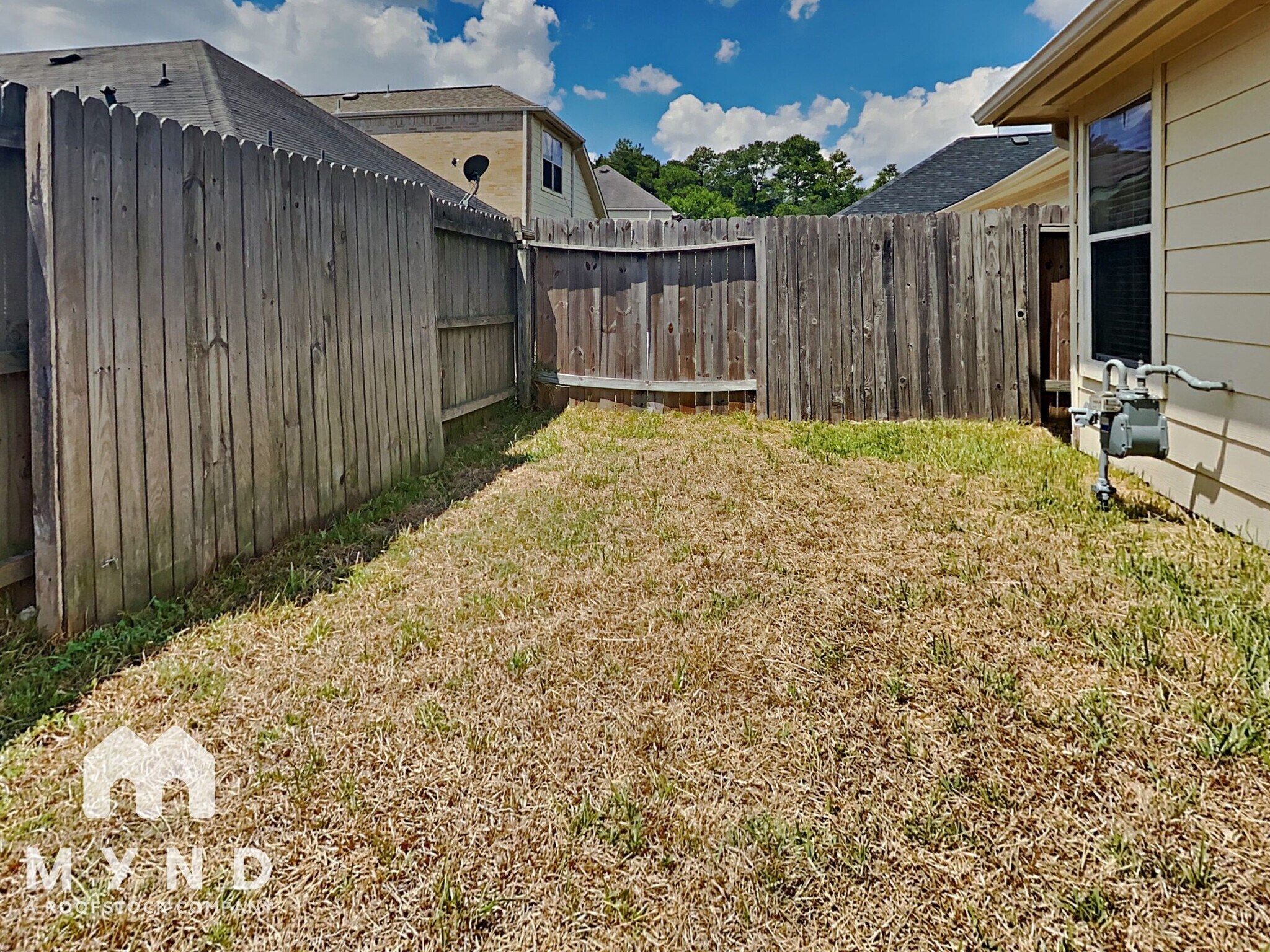 Building Photo - 807 Forest Star