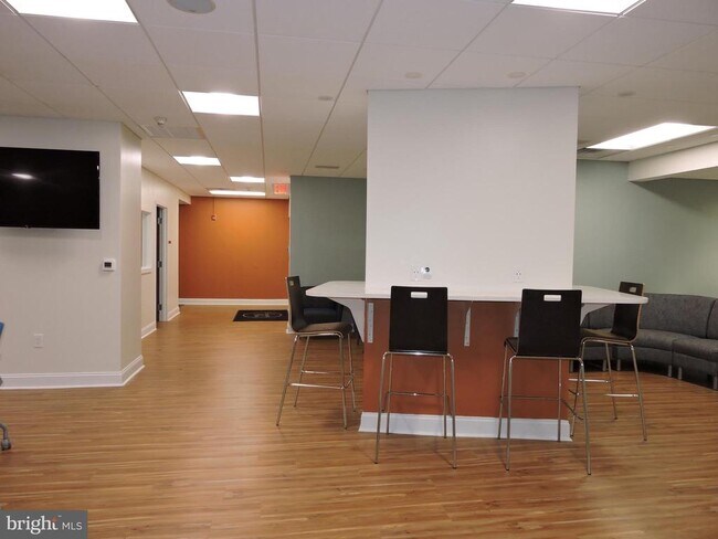 Building Photo - 1420 Locust St