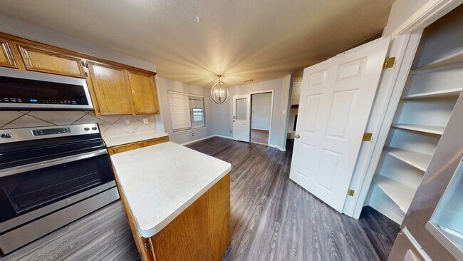 Building Photo - 106 Cedar Ridge Dr