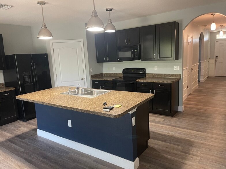 Building Photo - 15450 Trinity Fall Way