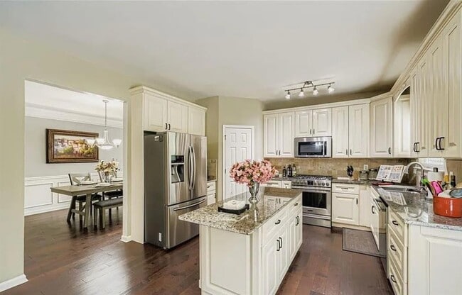 Building Photo - 1015 Pebble Creek Trail