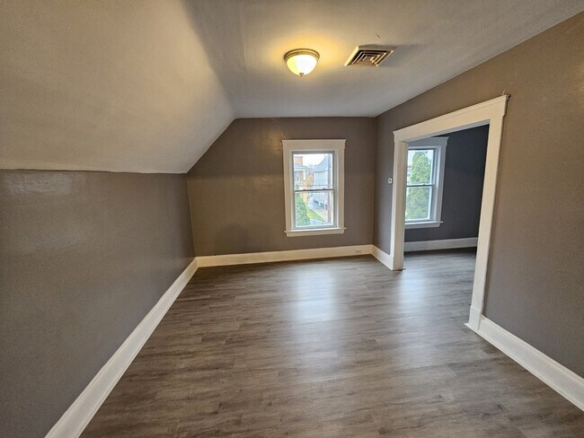 Building Photo - 3433 W 41st St