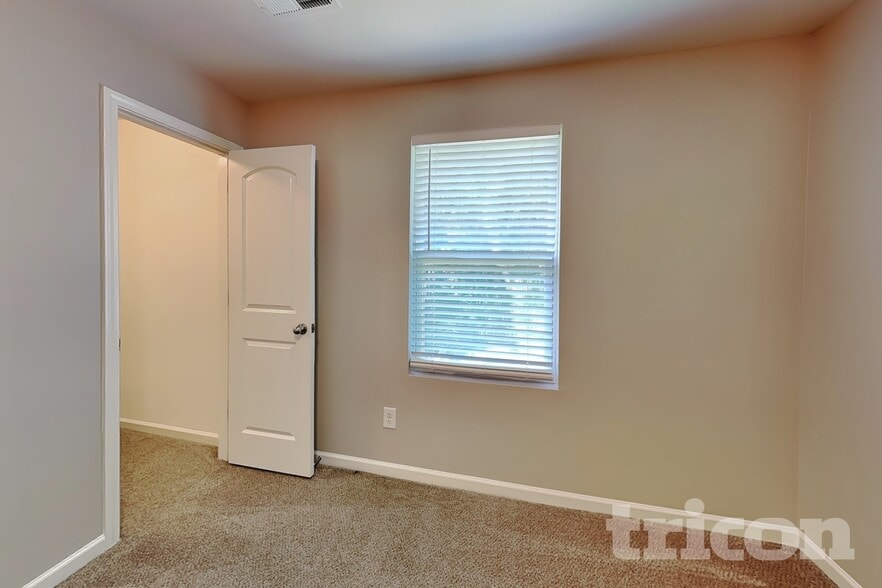 Building Photo - 135 Coddington Ln