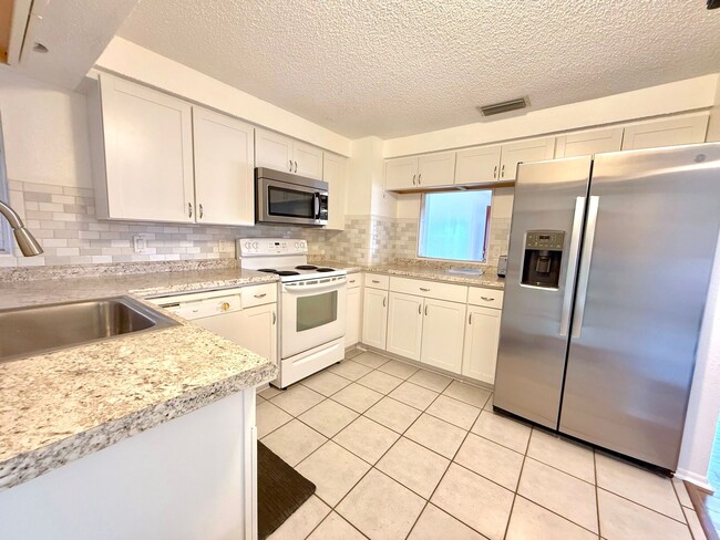 Building Photo - Charming 3-Bedroom, 2-Bath Home in the Hea...