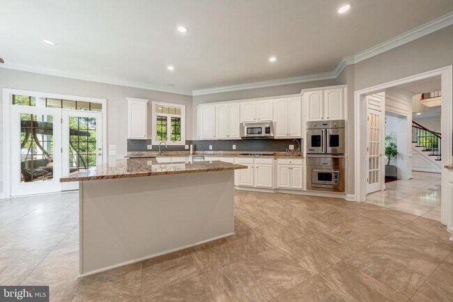 Building Photo - 18852 Ridgeback Ct