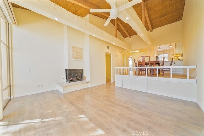 Building Photo - 6336 Marina Pacifica Dr N