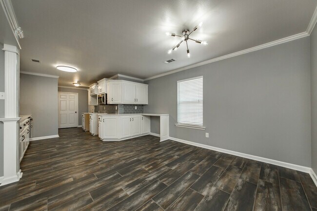 Building Photo - 31 Newcastle Dr