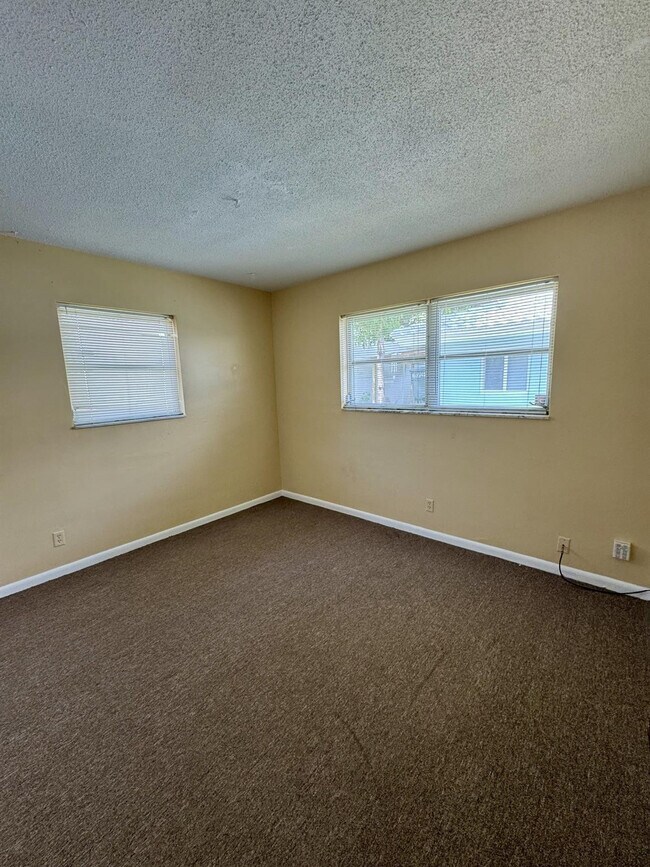 Building Photo - 1901 NE 29th St