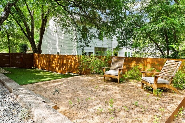 Building Photo - 1609 J J Seabrook Dr