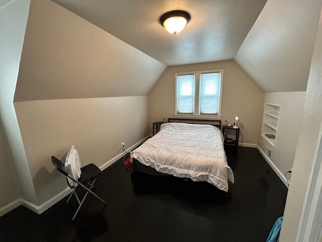 Building Photo - 3 bed 1 bath Home off Custer Ave