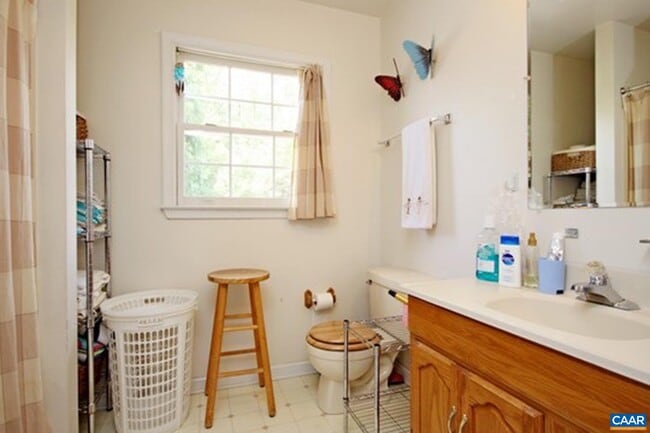 Building Photo - 755 King St