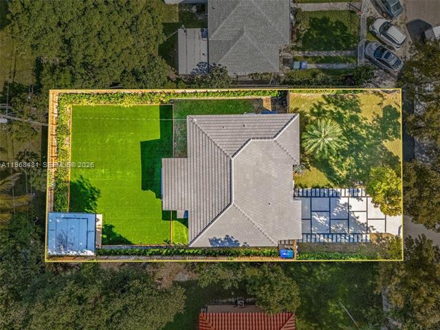 Building Photo - 231 NE 45th St