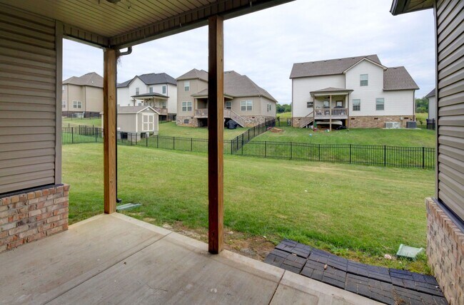 Building Photo - mega Huge wow. 4 bed 3 bath.