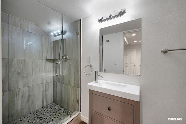Building Photo - Beautiful 4BR House in Centennial