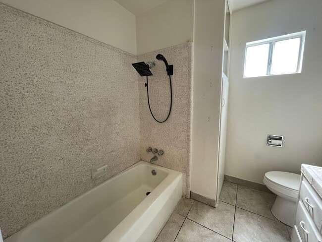 Building Photo - Cozy One Bedroom One Bathroom Cottage Home in Hemet!