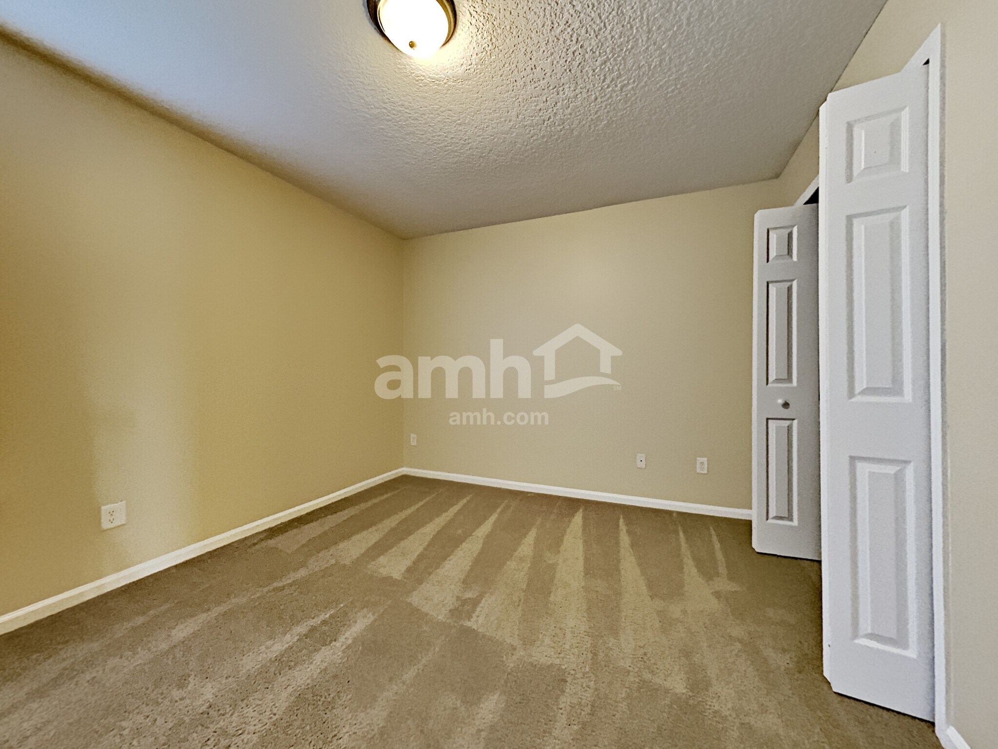 Building Photo - 3266 Woodglen Dr