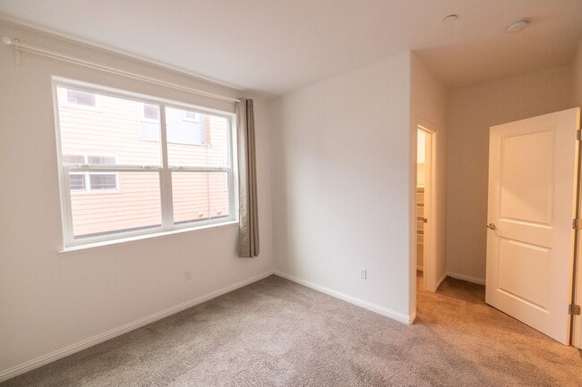 Building Photo - Modern 3-Story Townhome with 3 Bedrooms & 3 Baths – Prime North San Jose Location