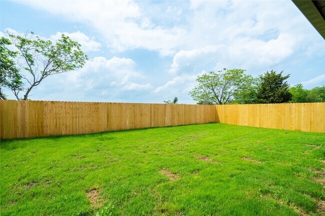 Building Photo - 8202 Grant Ln