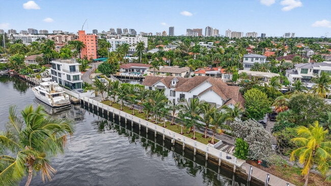 Building Photo - 400 Mola Ave