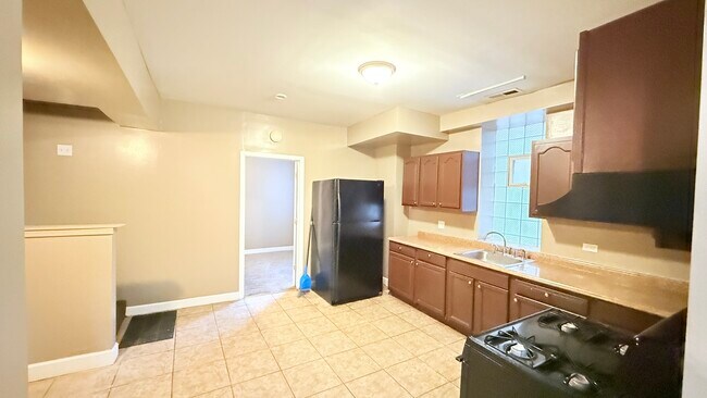 Building Photo - 8017 S Phillips Ave