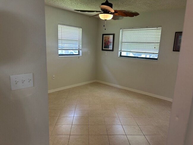 Building Photo - DIRECT GULF ACCESS 2/2 FOR RENT