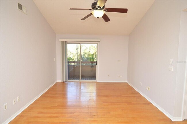 Building Photo - 10263 Gandy Blvd N