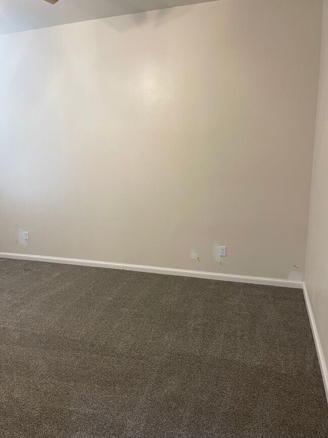 Building Photo - 3 bed 2.5 bath home in The Enclave