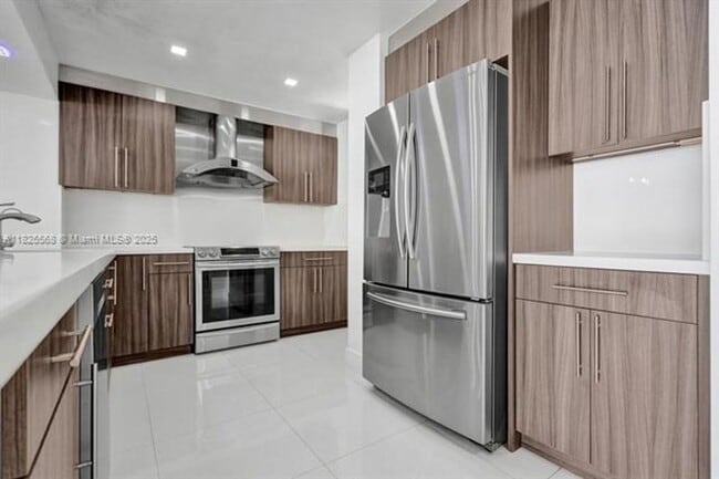 Building Photo - 6450 Collins Ave