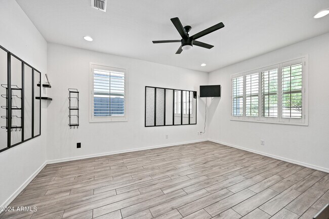 Building Photo - 13360 W Briles Rd