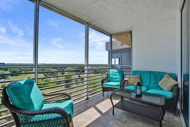 Building Photo - 3520 Oaks Way