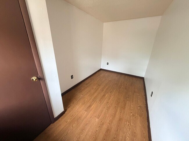Building Photo - 1BR AVAILABLE NOW! - Monroe St Troy