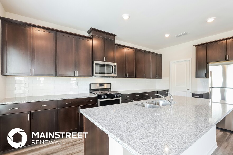 Building Photo - 5808 Hackberry Ln