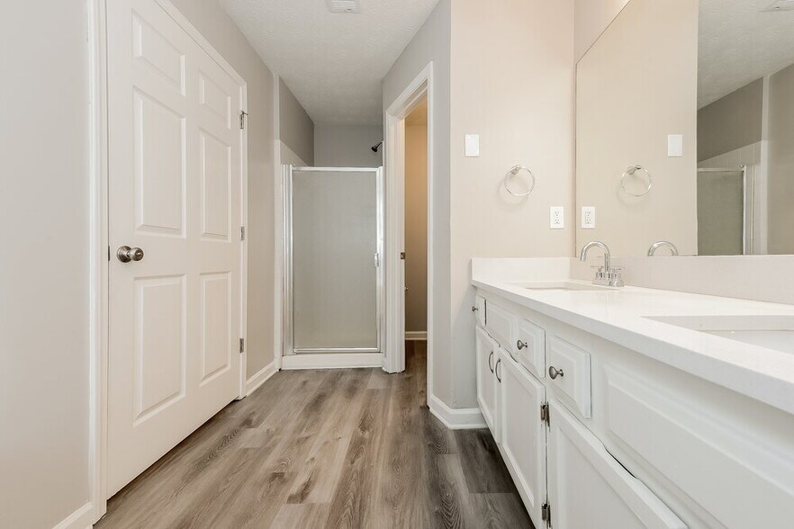 Building Photo - 2092 Wedgewood Dr