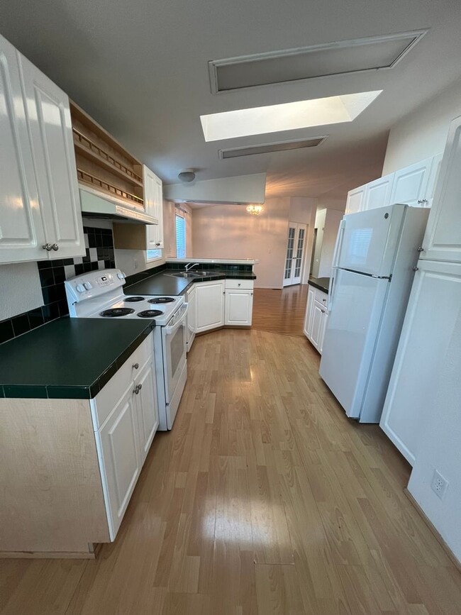 Building Photo - Beautiful 3 bedroom 2 bath home with a large carport in Bandon, OR.