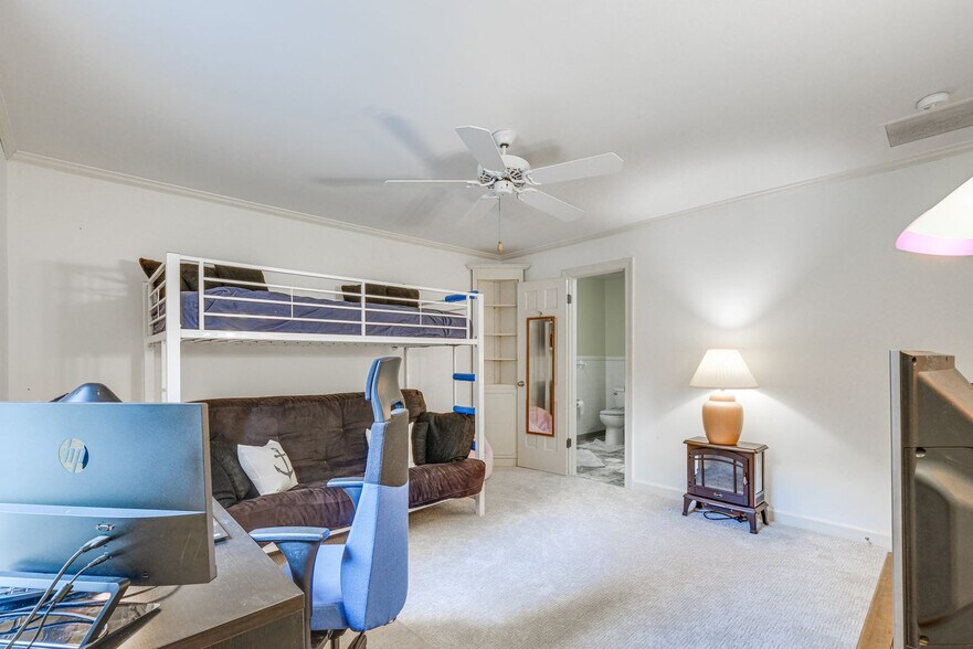 Building Photo - 552 Rio Vista