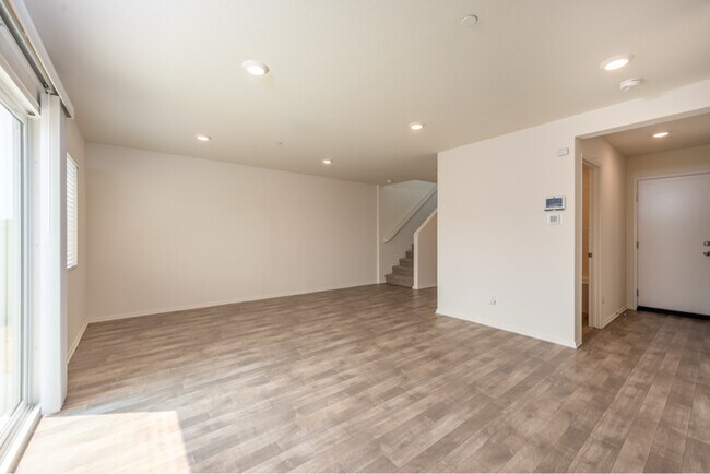Building Photo - 28650 New Yorker Ln
