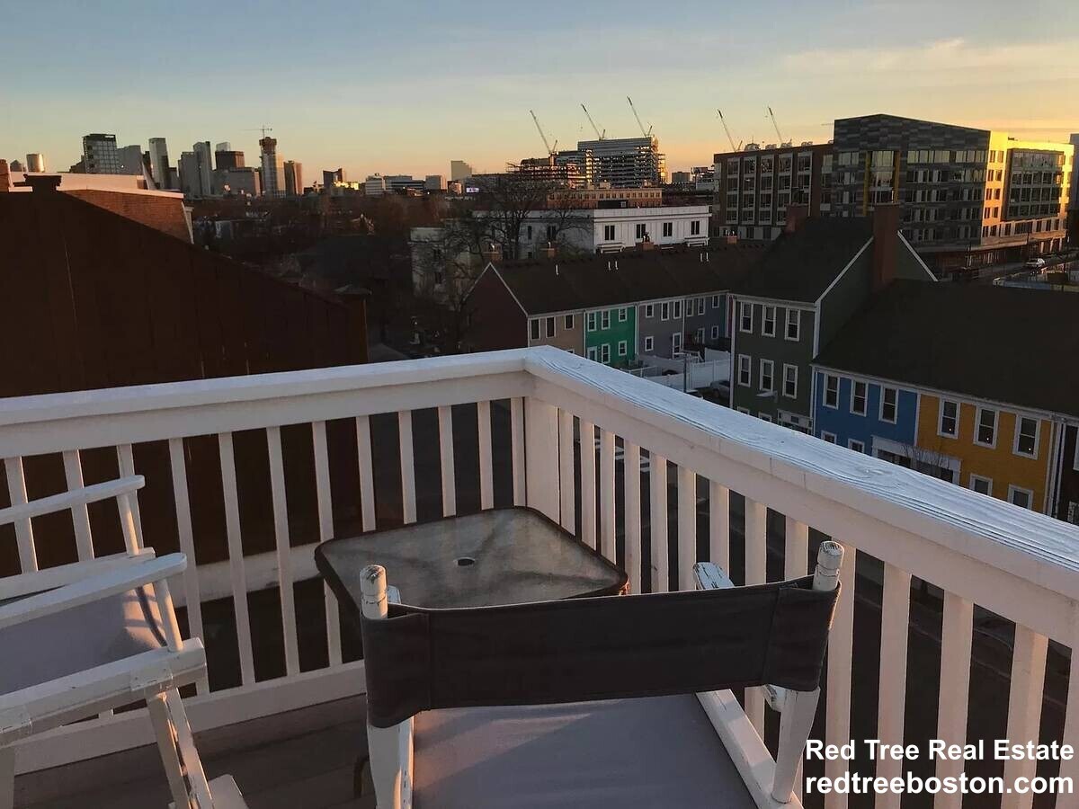 Building Photo - 445 Main St