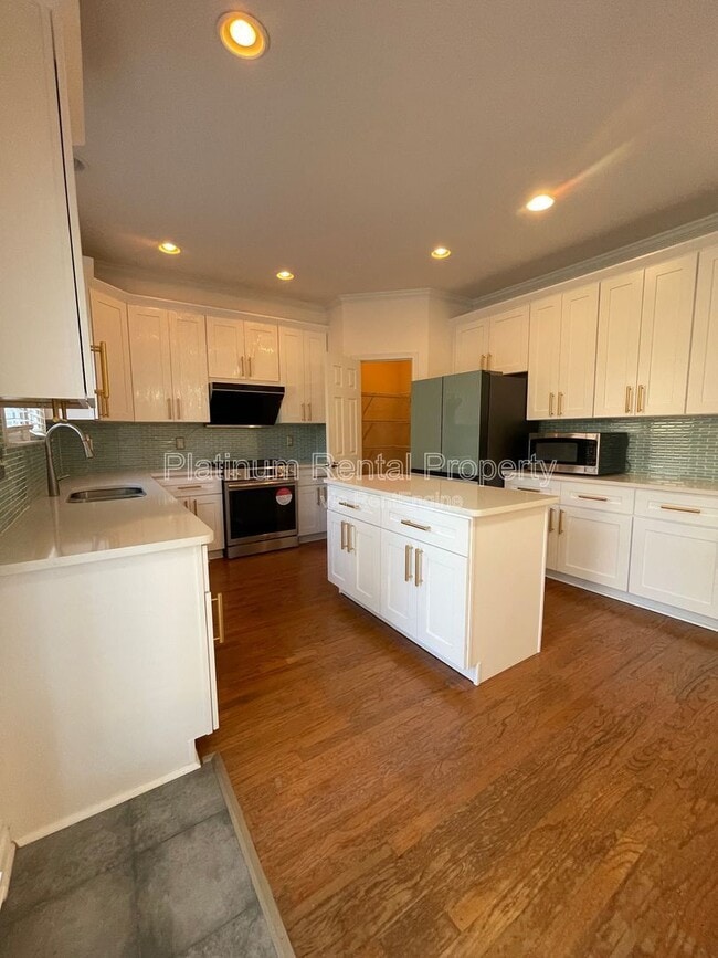 Building Photo - 2126 Malden Hill Dr