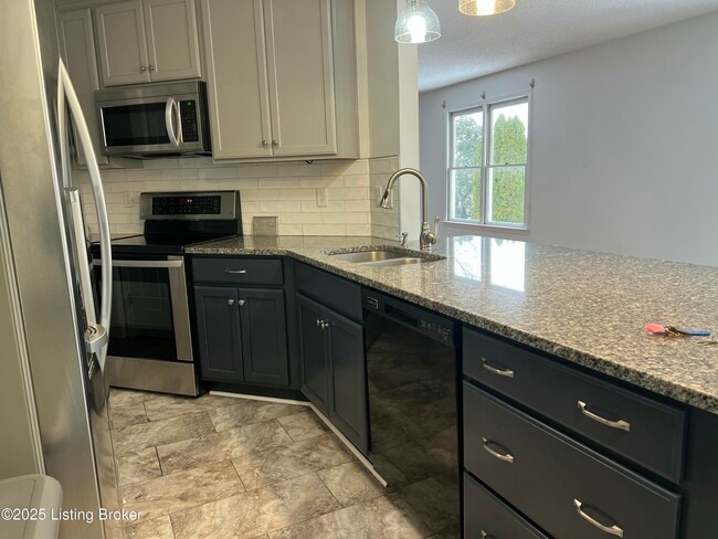 Building Photo - 47 N Country Dr