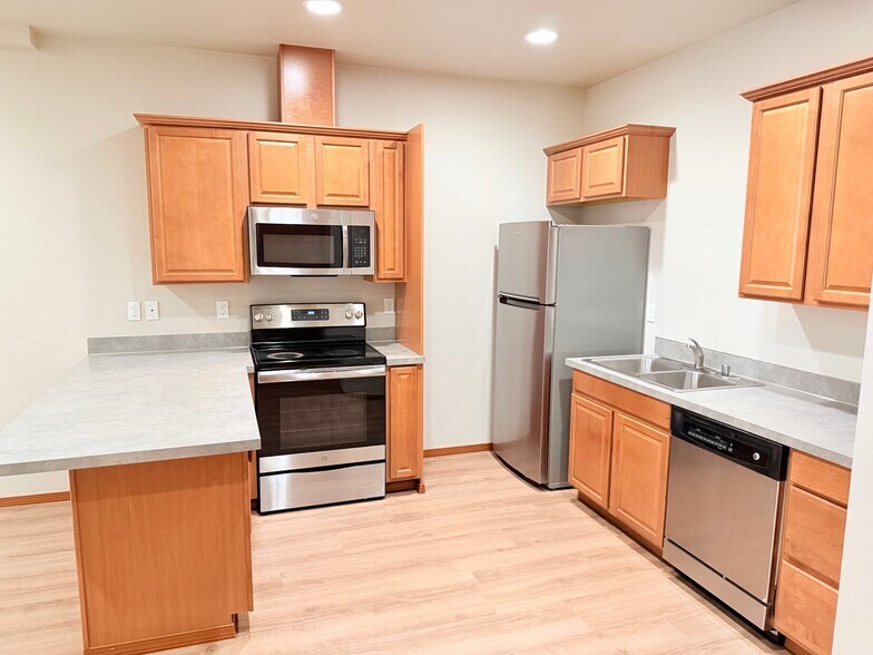 Building Photo - 4337 S Cedar St