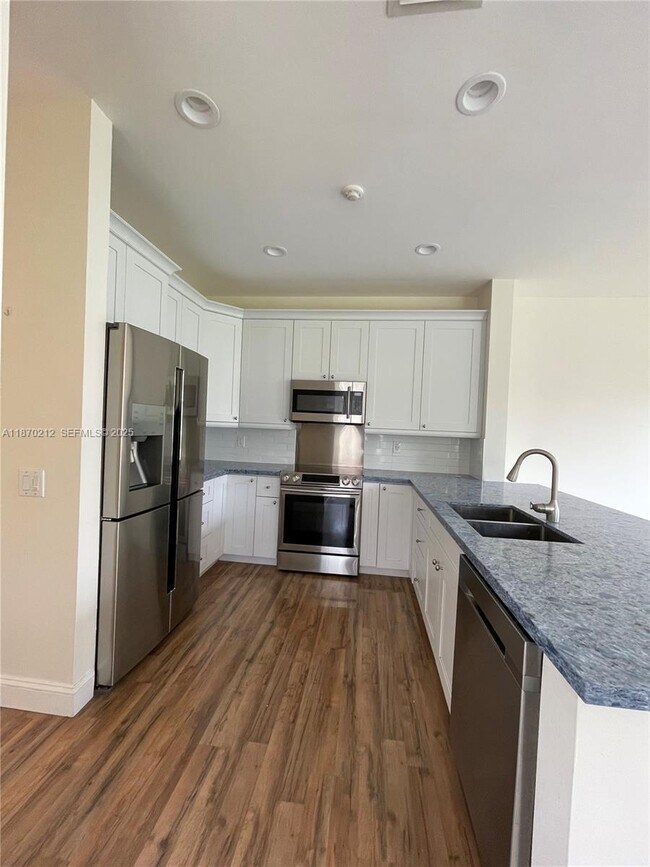 Building Photo - 784 Chimney Rock Rd