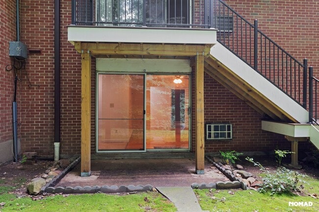 Building Photo - 1634 Farmington Ave