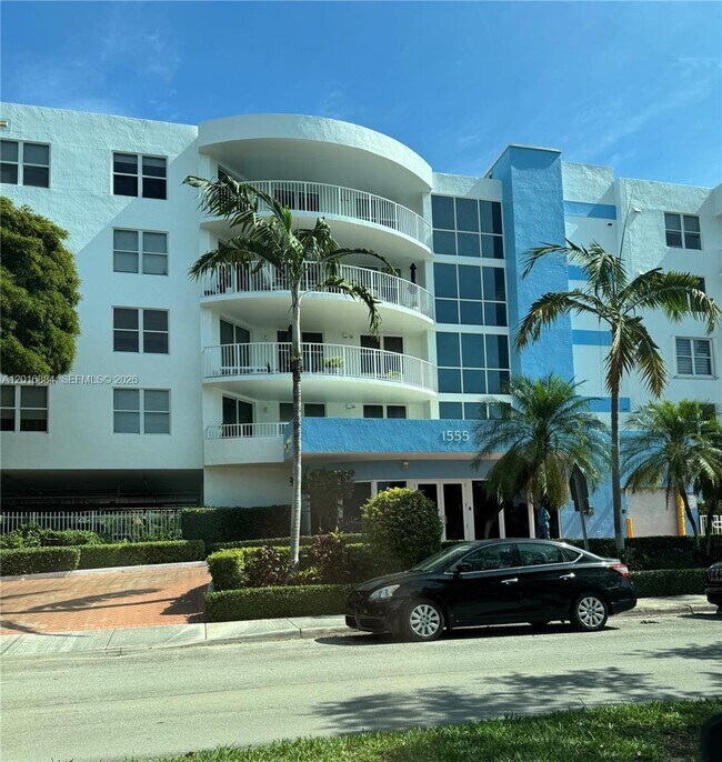 Building Photo - 1555 N Treasure Dr