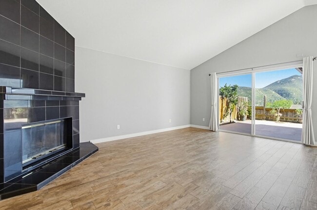 Building Photo - Beautifully Maintained 2 Bed / 2 Bath Home in Gated West Village Community